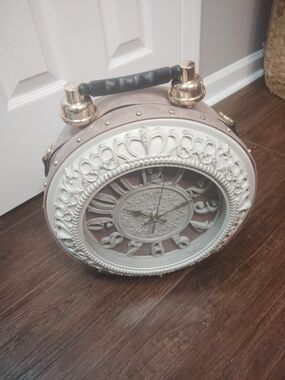 Vintage-Inspired Round Wall Clock Purse